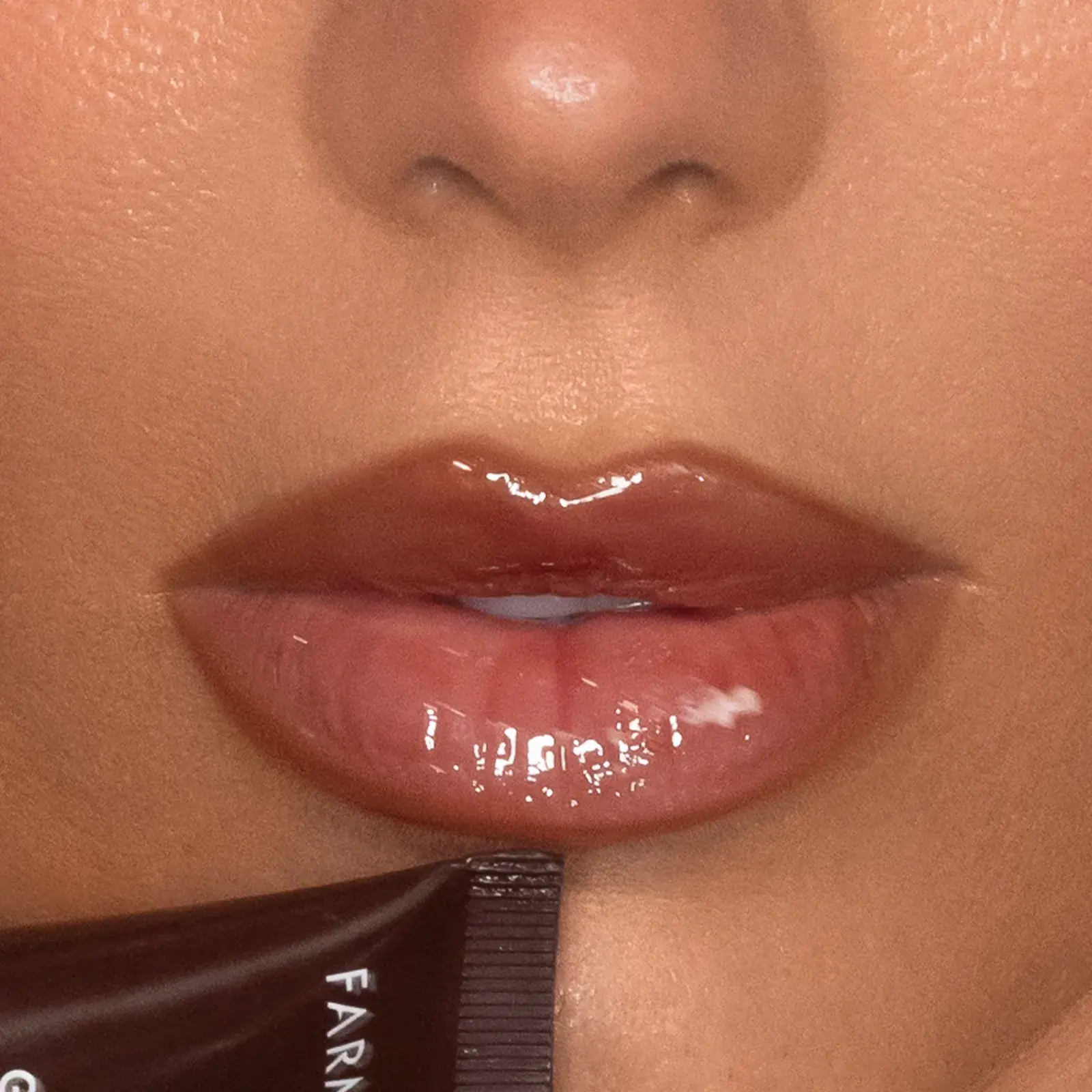 Glowy Peptide Ajakbalzsam - Glazed Mocha